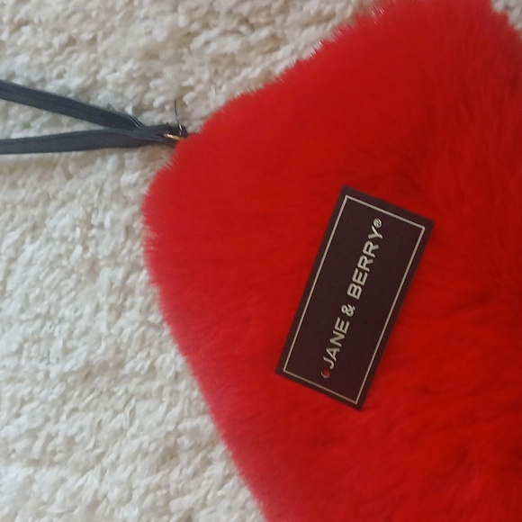 NWOT RED FAUX FUR CLUTCH BAG - Picture 2 of 4